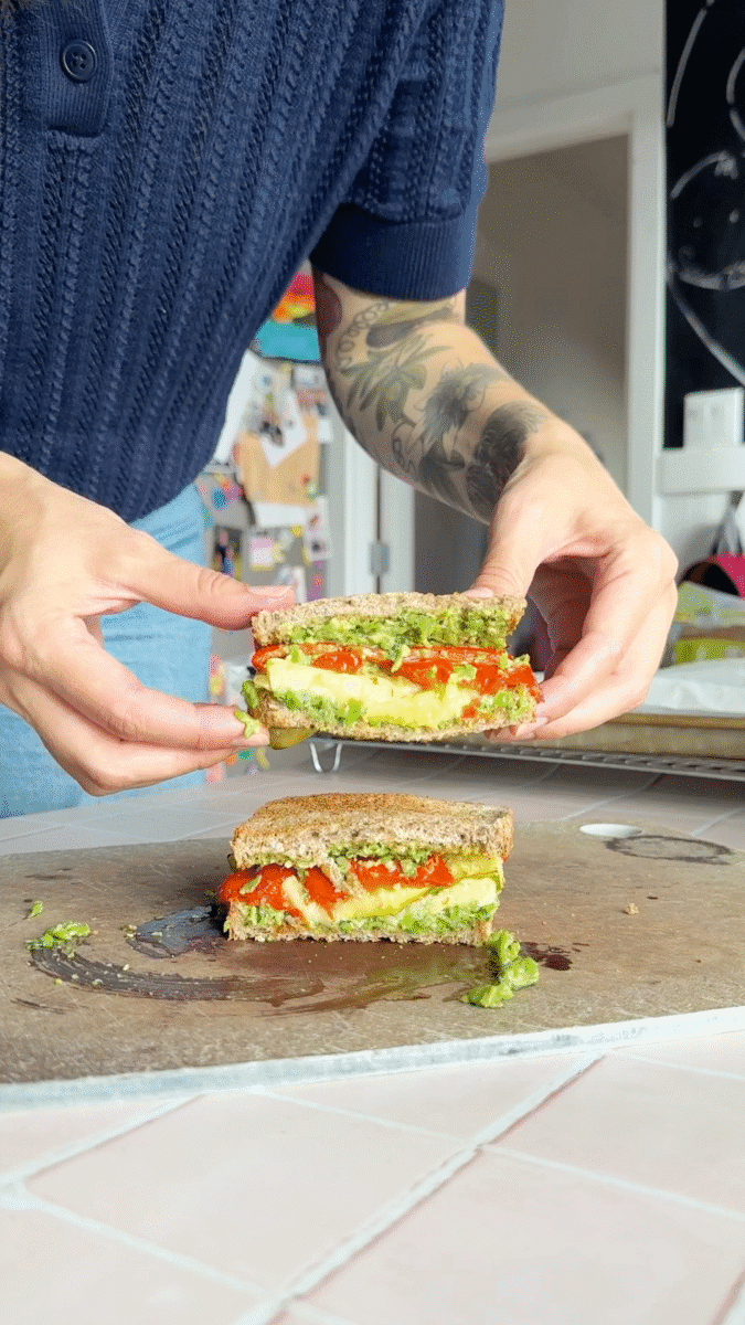 Desiree RD's Late Summer Pesto Sandwich is stuffed with fibre!